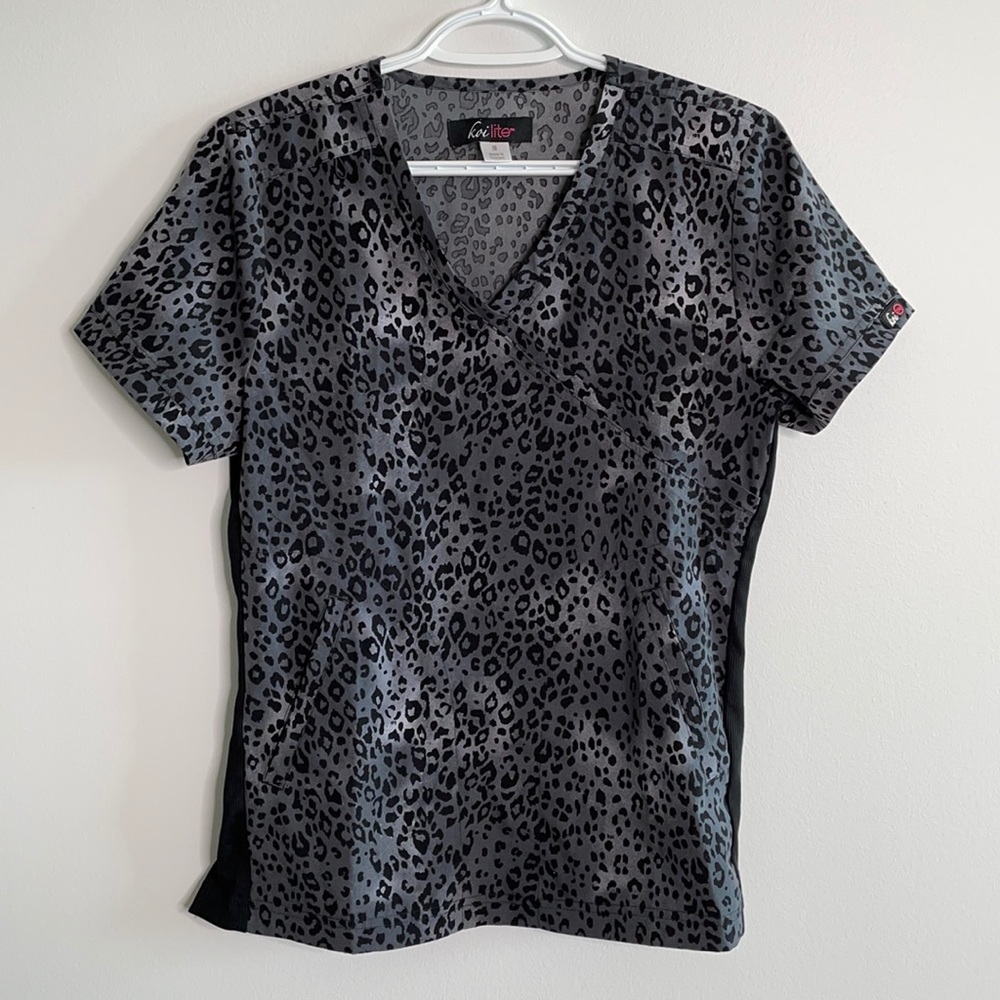 Koi Lite Scrub Top - Black & Grey Cheetah Print